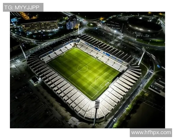 足球球星回头瞬间定格绿茵场上独特魅力与激情画面